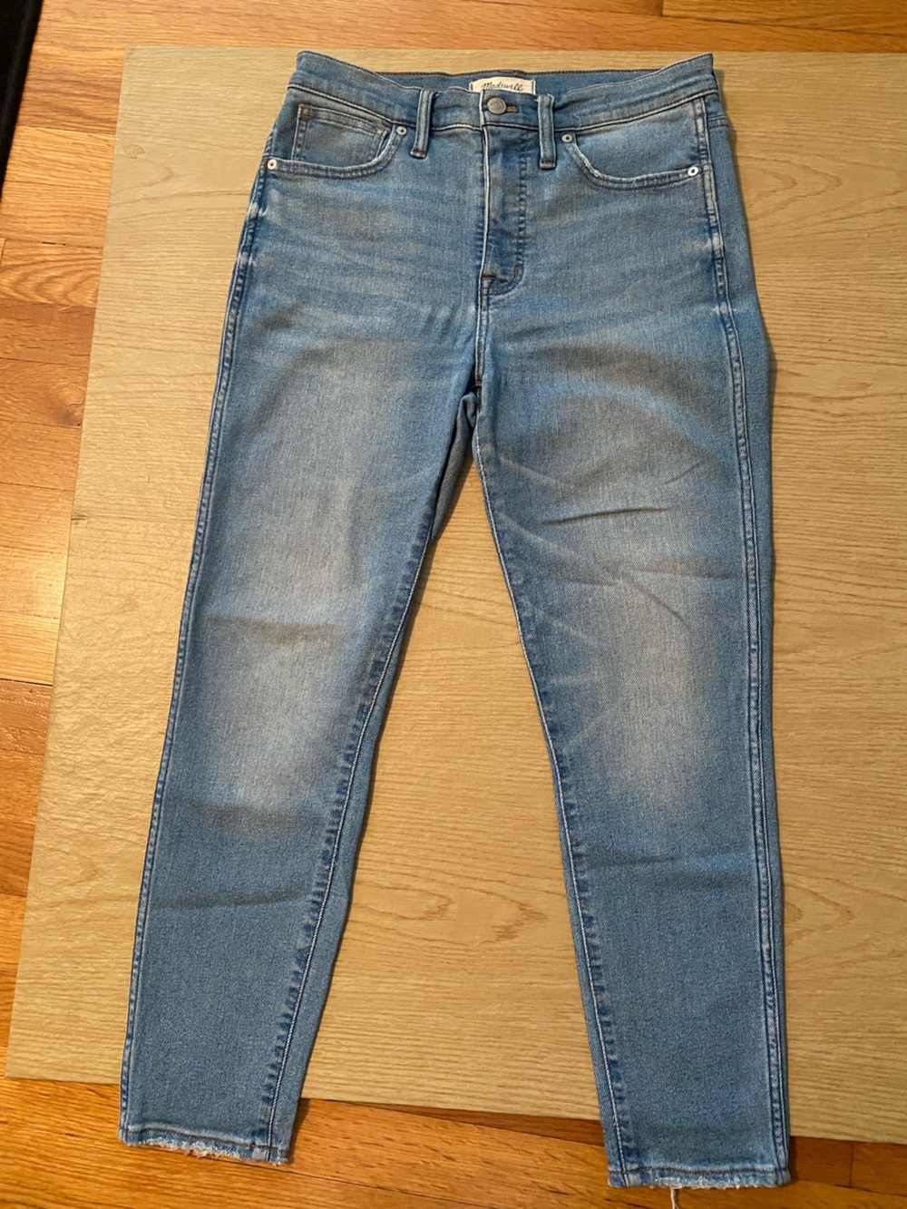Madewell Light Wash 10 inch High-Rise Skinny Crop Jeans Flaw